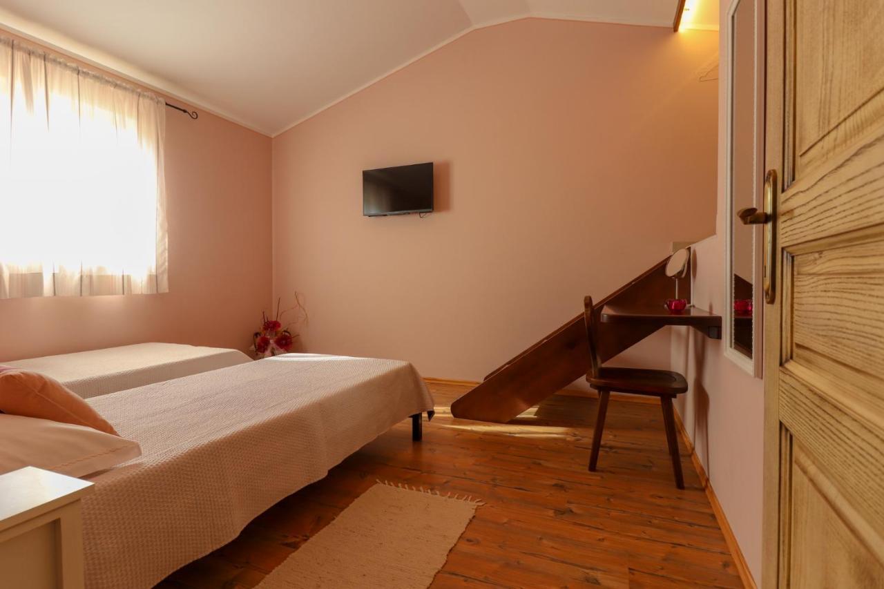 Villa Nona Marija Sveti Lovrec Pazenaticki ภายนอก รูปภาพ