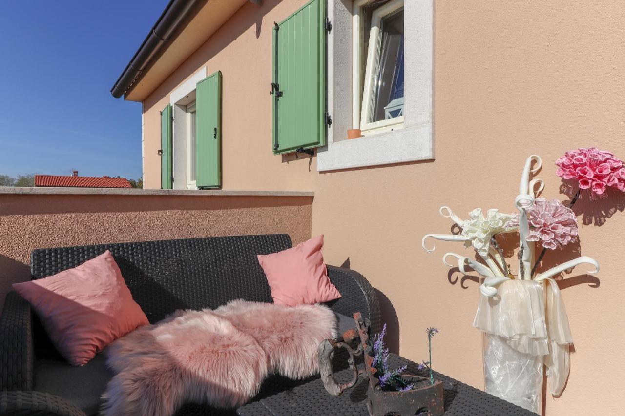 Villa Nona Marija Sveti Lovrec Pazenaticki ภายนอก รูปภาพ