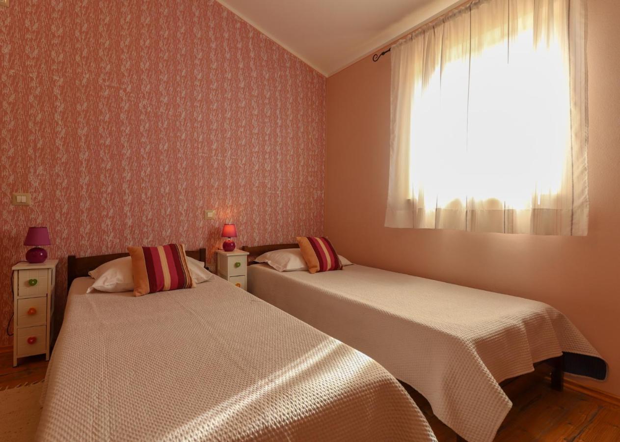 Villa Nona Marija Sveti Lovrec Pazenaticki ภายนอก รูปภาพ