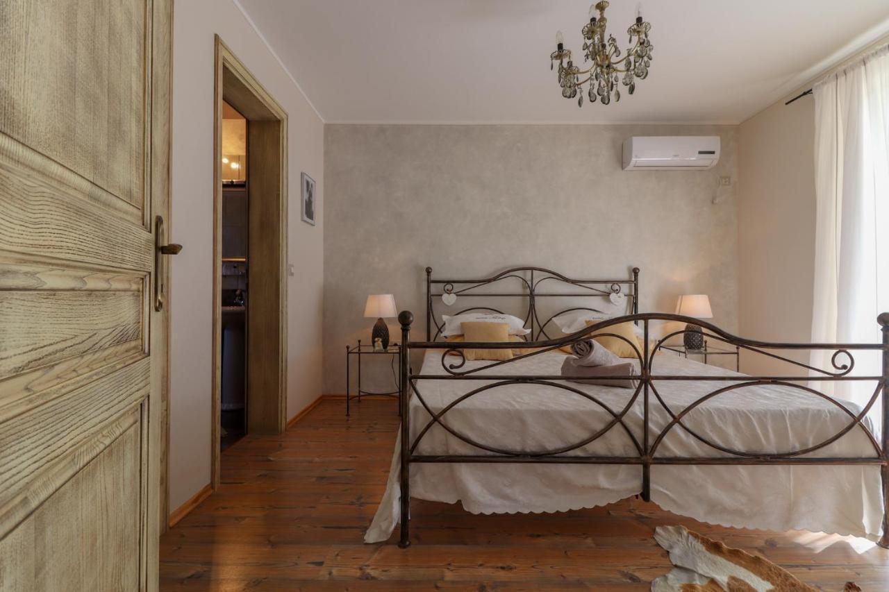 Villa Nona Marija Sveti Lovrec Pazenaticki ภายนอก รูปภาพ