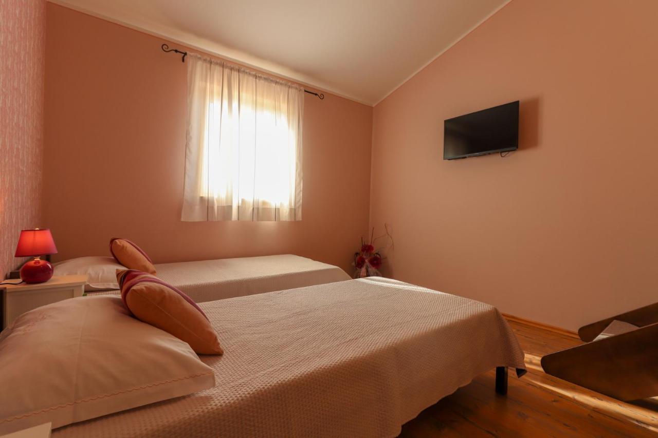 Villa Nona Marija Sveti Lovrec Pazenaticki ภายนอก รูปภาพ
