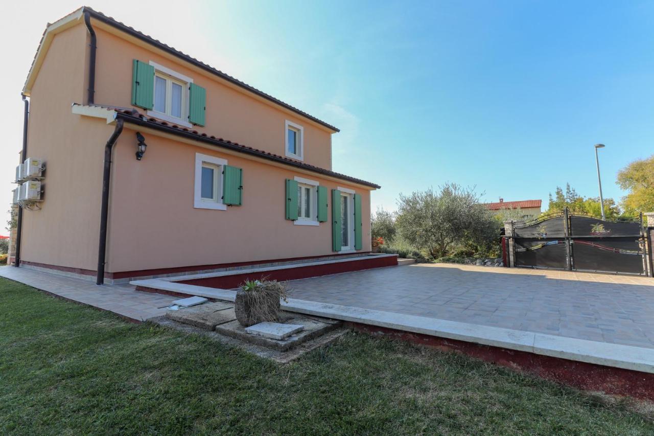 Villa Nona Marija Sveti Lovrec Pazenaticki ภายนอก รูปภาพ